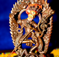 Blessing buddha Singhamuka Deity wajah lapis emas, Nepal, tinggi 8-9 cm 