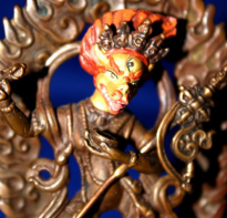 Blessing buddha Singhamuka Deity wajah lapis emas, Nepal, tinggi 8-9 cm 
