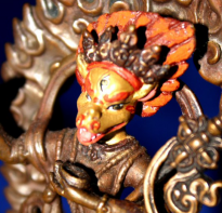Blessing buddha Singhamuka Deity wajah lapis emas, Nepal, tinggi 8-9 cm 