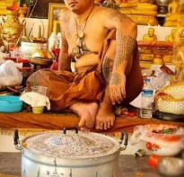 Blessing buddha Golden Face Wax, Kruba Chokchai Mongkolin, Wat Sawang Hora, Provinsi Roi Et